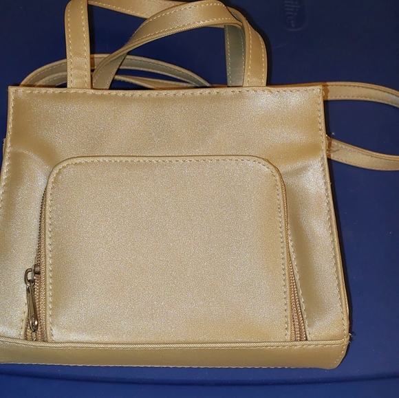 SOLD-Small crossbody bag. Lots of compartments, smoke free home - Picture 9 of 12